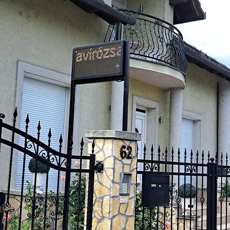 Tavirozsa Apartment Balatonfůzfő Bagian luar foto
