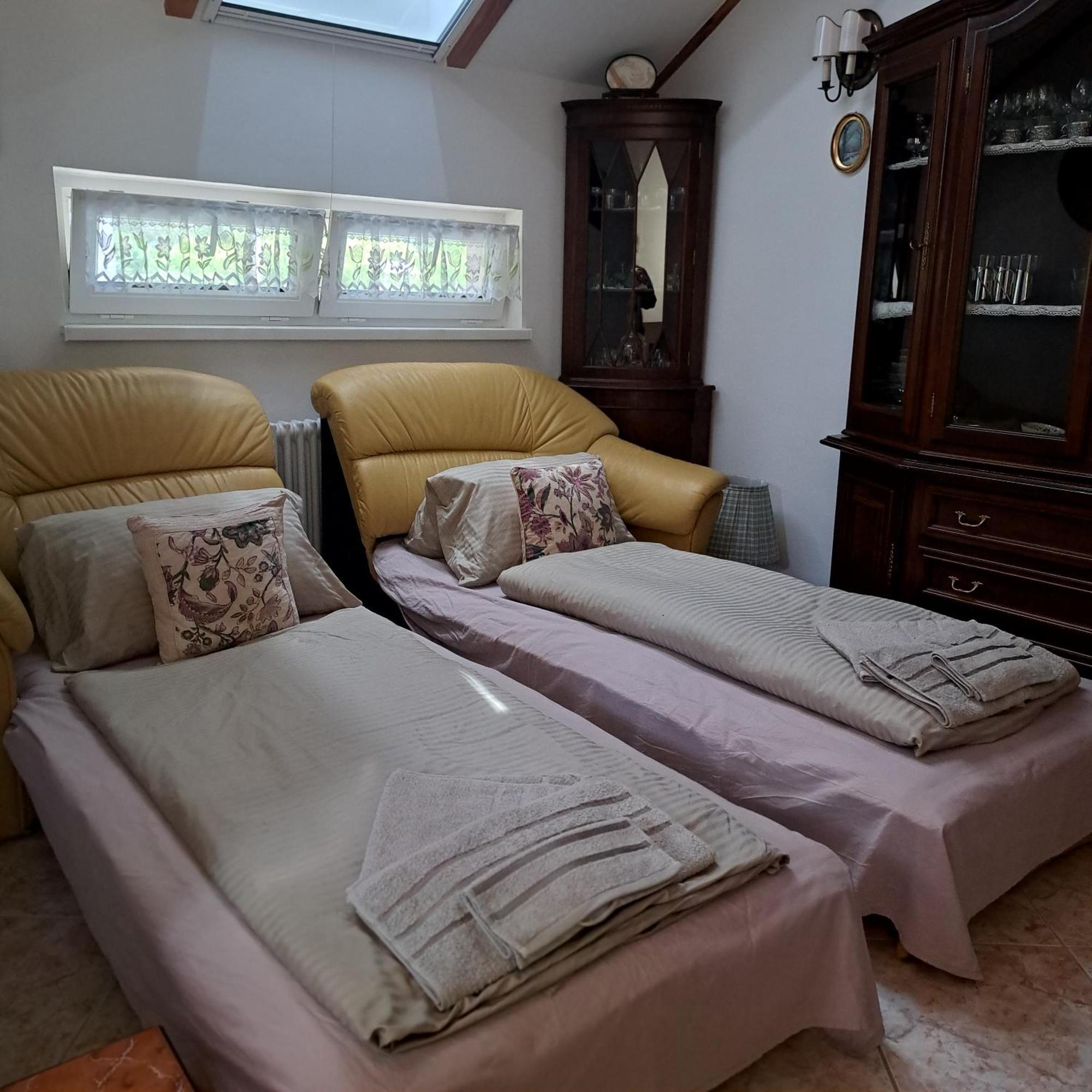 Tavirozsa Apartment Balatonfůzfő Ruang foto