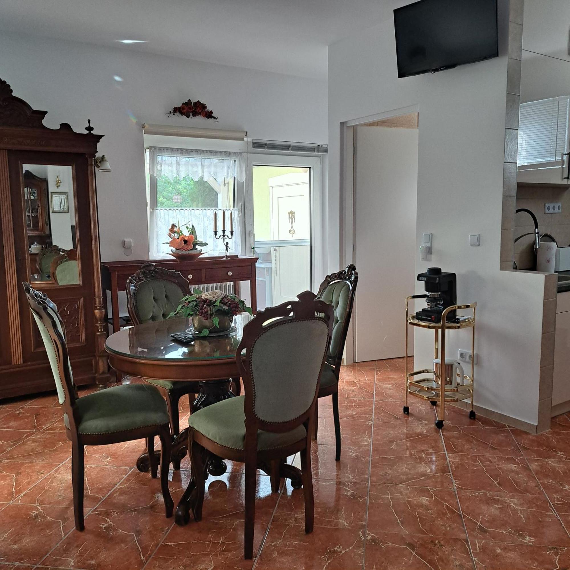 Tavirozsa Apartment Balatonfůzfő Bagian luar foto